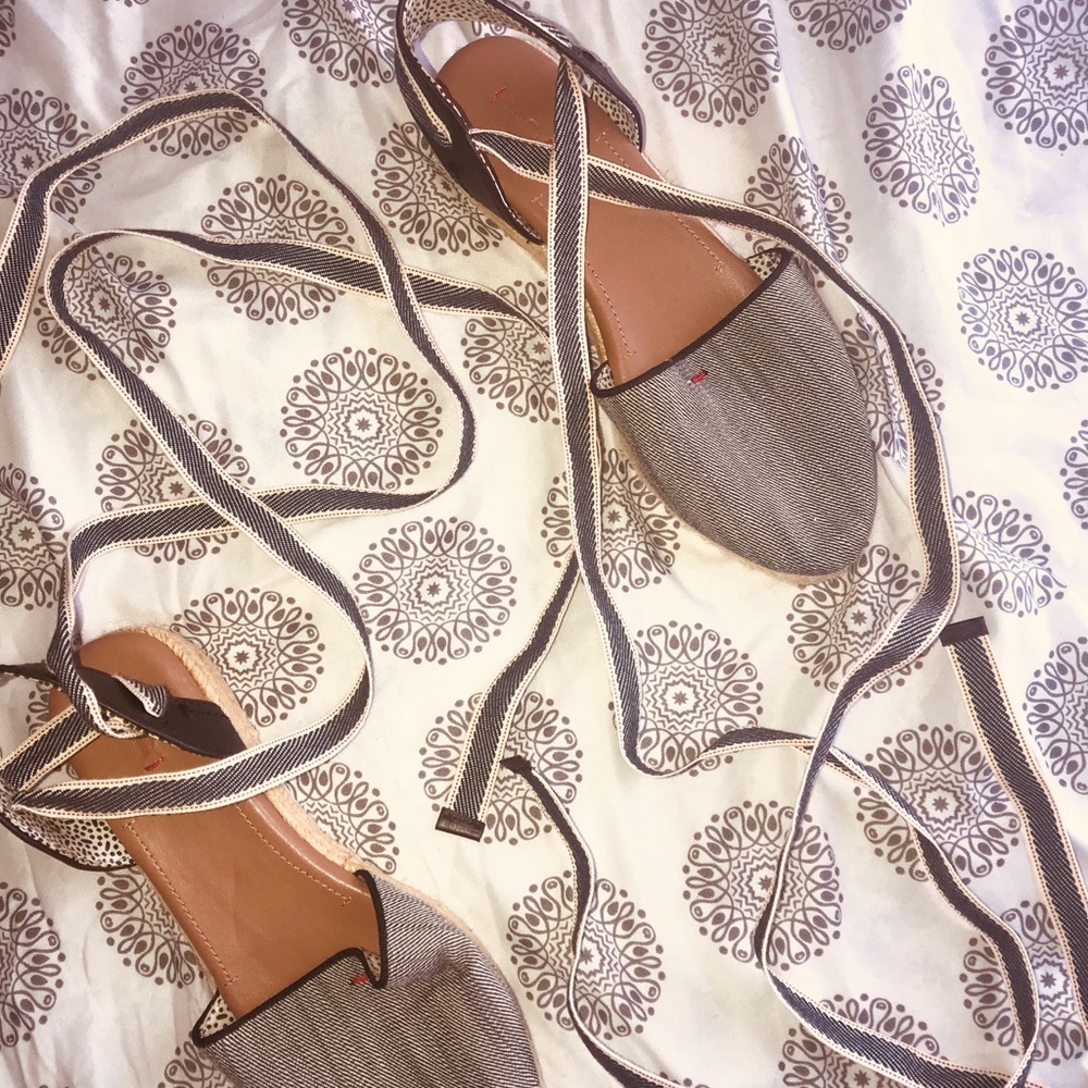 🏝 TIE AROUND SANDALS